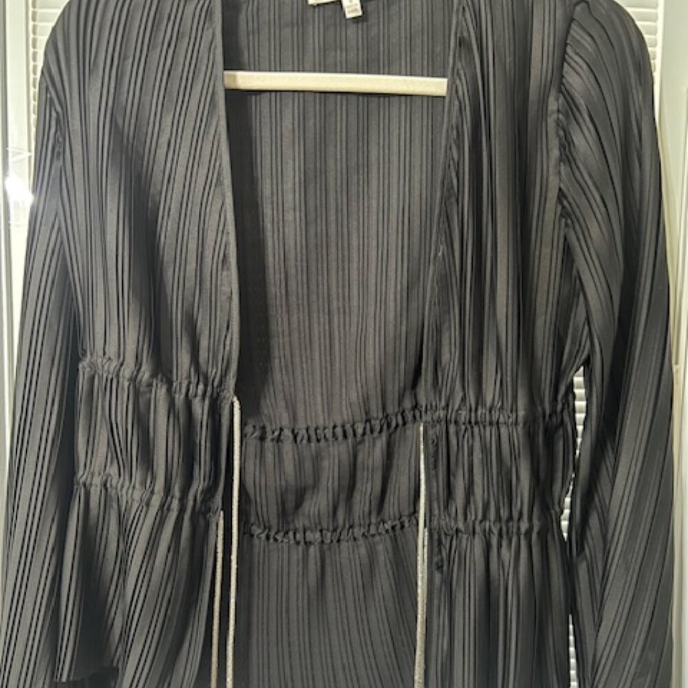 Wayf Payton Plunge Neck Plissé Top | Black | Size S